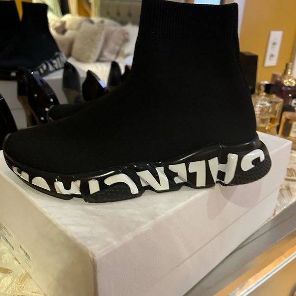 CLOSET CLEANING - Graffiti Trainers - Made in China! Fits like an 8.5. - Picture 6 of 6